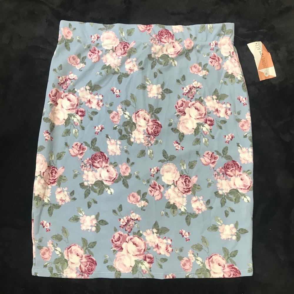 NWT - Honey & Lace Pencil Skirt - Size 2X